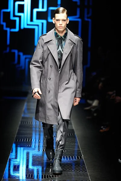 Look 18